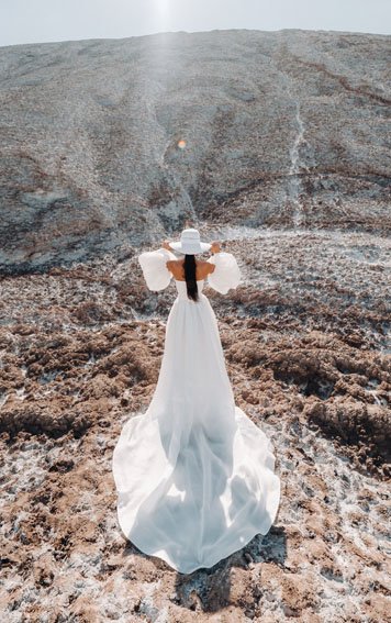 beautiful-unrecognizable-bride-in-a-wedding-dress-2022-01-05-21-54-22-utc.jpg