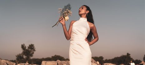 bride-with-bridal-bouquet-standing-on-rocks-2022-01-18-23-51-51-utc.jpg